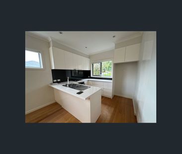 Low-maintenance designer living! - Photo 2