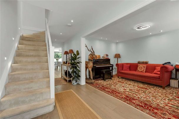 A five bedroom family home in the village of Chobham. - Photo 1