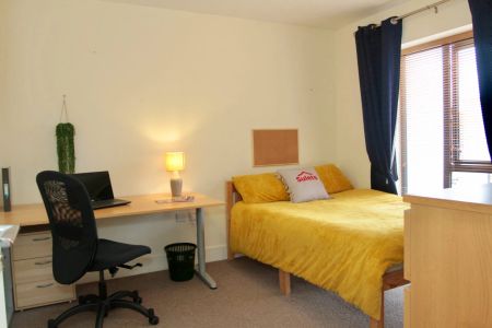 Wheatsheaf Way (4 bed) - Photo 2