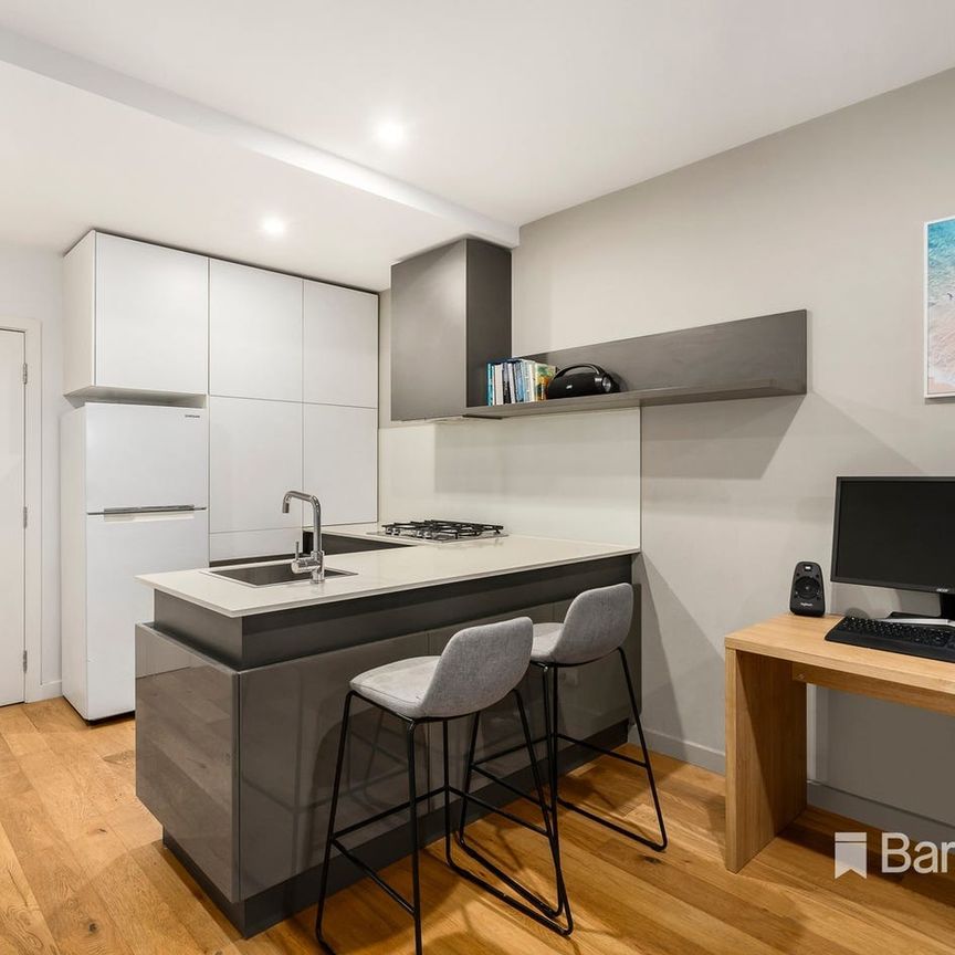 Contemporary Living in an Ideal Bayside Location. - Photo 1