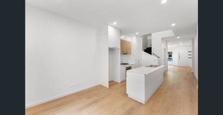 Extra Large Designer Style 3 Storey Terrace Home - Photo 3