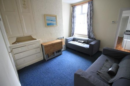 3 bedroom terraced house to rent - Photo 2