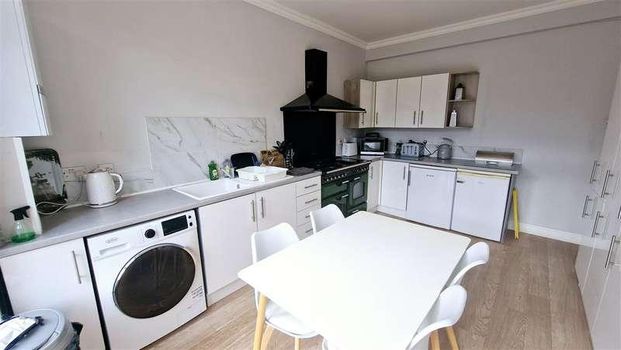 Ways Green, Winsford, CW7 - Photo 1