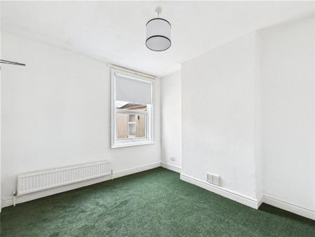 3 bedroom apartment to rent - Photo 2