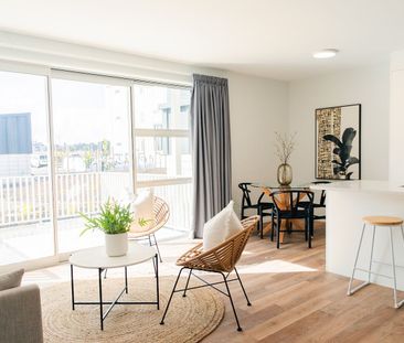 Cute, Light 2 bedroom 2 bathroom Apartment - Photo 5