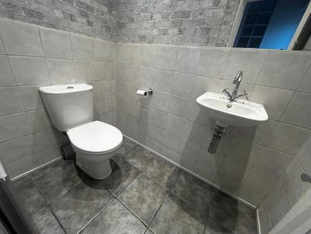 3 bedroom terraced house to rent - Photo 3