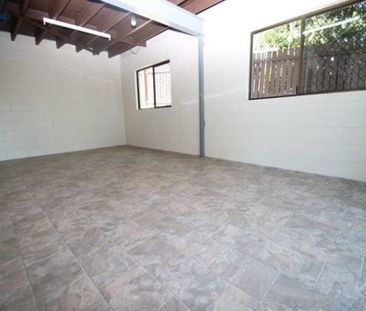 4 BEDROOM FAMILY HOME IN SUN VALLEY. - Photo 6