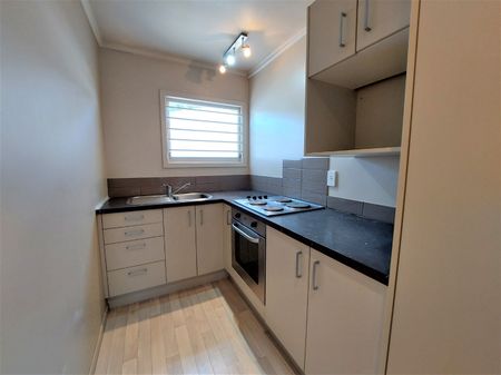 One Bedroom Central Apartment - Photo 4