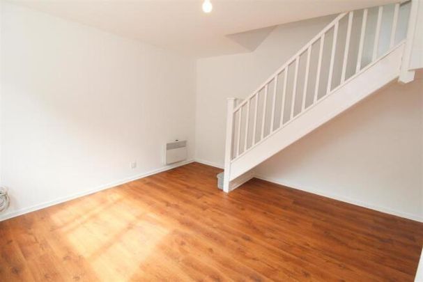 2 bedroom end of terrace house to rent - Photo 1
