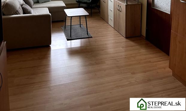 Priestranný, plne zariadený trojizbový byt na prenájom - Bratislava Petržalka, Znievska - Photo 1