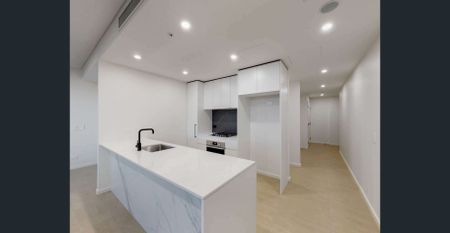 Contemporary 2-Bedroom Apartment with Winter Garden in Melrose Park Village - Photo 2