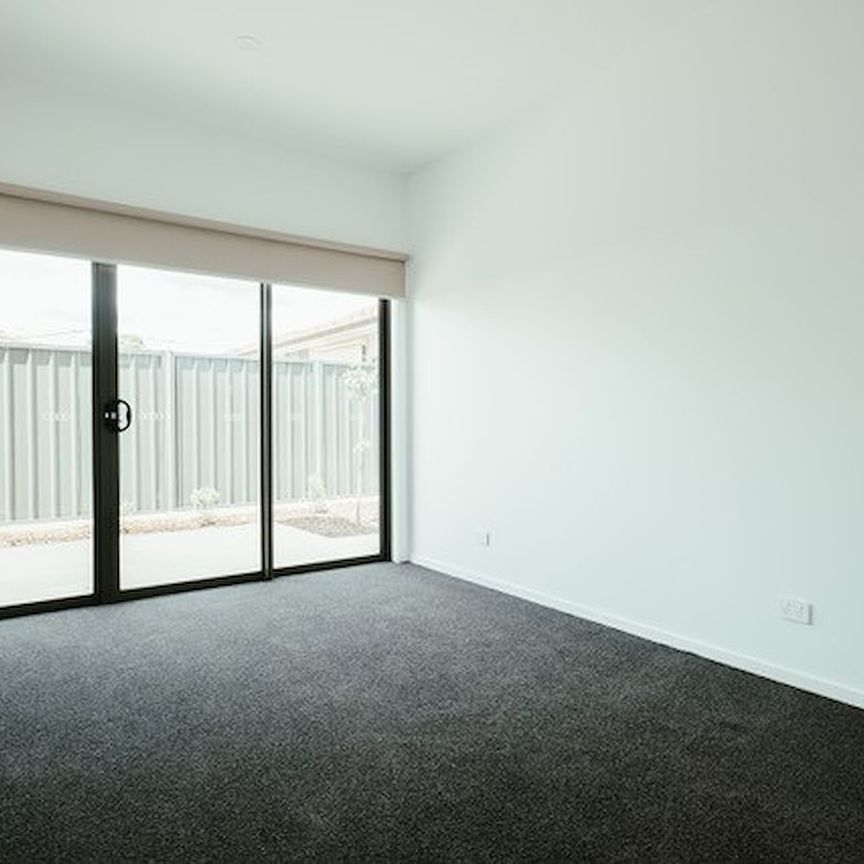 6 Robshaw Street, - Photo 1