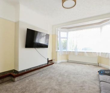 5 bedroom semi-detached house to rent - Photo 3