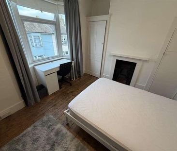 St. Martins Place, Brighton, BN2 - Photo 2