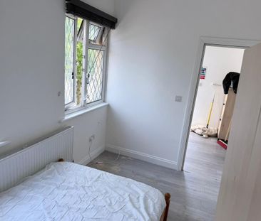 1 bedroom in a house share to rent - Photo 4