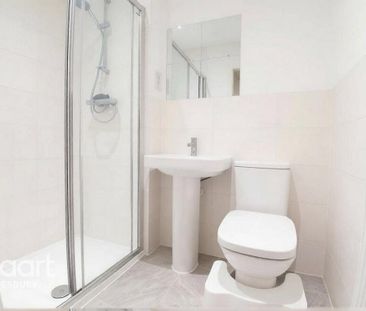 4 bedroom detached house to rent - Photo 3