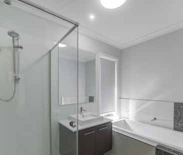 Perfect Location &vert; Modern Home - Photo 6