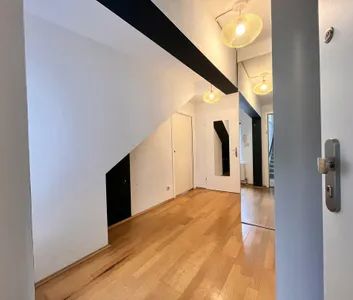 Dachgeschoss-Traum im trendigen Stuwerviertel: 3 Zimmer, 94 m², eigene Terrasse - Photo 2