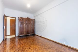 Apartment 3 bedrooms for rent Beato Lisboa - parking space, garage - Photo 2