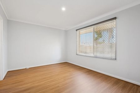 Spacious 5-Bedroom Family Home in Prime Location - Photo 5