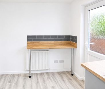 2 bedroom terraced house to rent - Photo 2