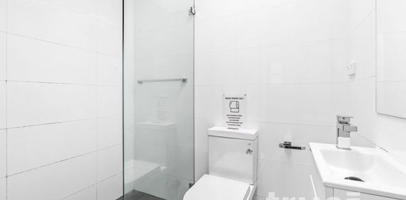 RECENTLY RENOVATED & FURNISHED ROOM - Photo 2