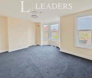 3 bedroom flat to rent - Photo 5