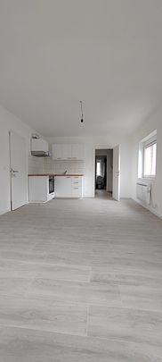 Schöne, komplett renovierte 1-Schlafzimmer-Wohnung in Lichtenbusch - Photo 1