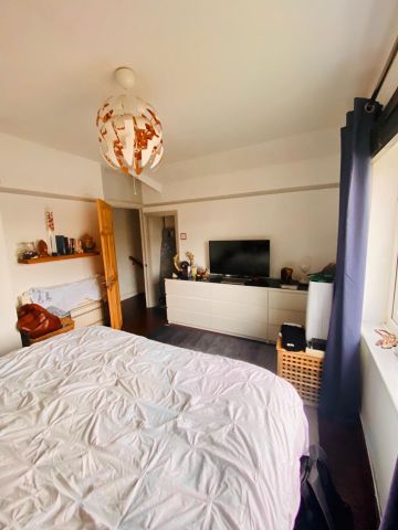 4 Bed Semi-Detached House, Westhorne Avenue, SE9 - Photo 3