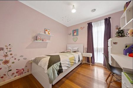 The Perfect Family Home - Space, Comfort and a Great Location - Photo 4