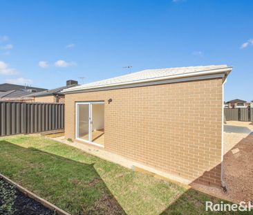 16 Legrange Crescent, Fraser Rise, VIC 3336 - Photo 5