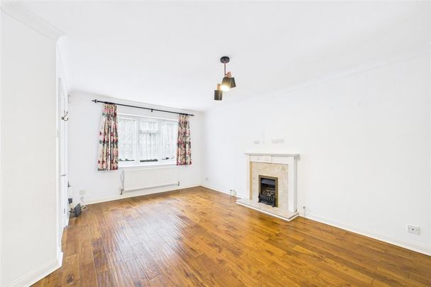 4 bedroom detached house to rent - Photo 1