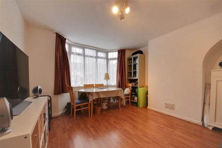 4 bedroom semi-detached house to rent - Photo 3