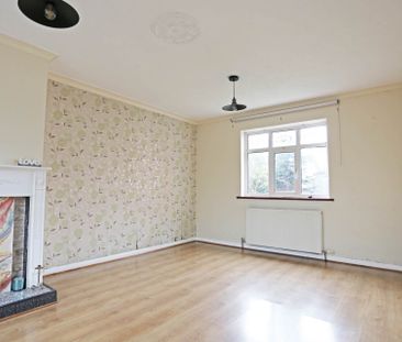 Price £2,200 pcm - Available Now - Part Furnished - Photo 2