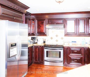 Detached Home For Lease | N9255063 - Photo 4