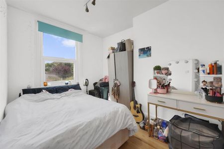 3 bedroom flat to rent - Photo 2