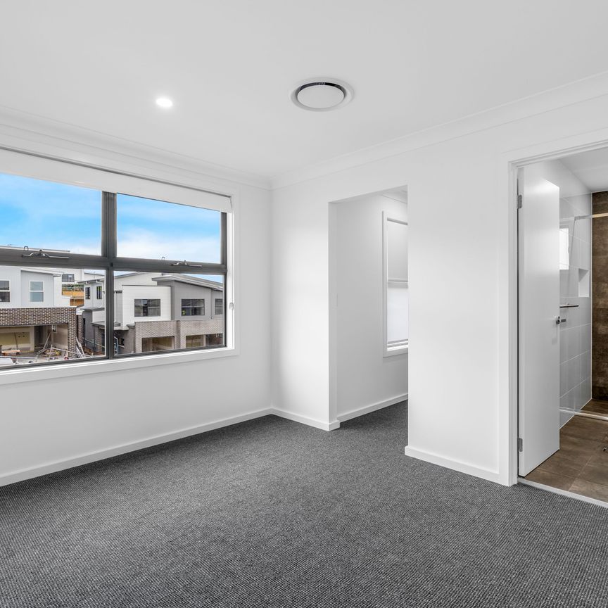 Stylish 3 Bedroom Home! - Photo 1