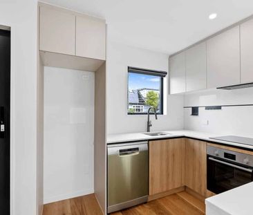 Two Bedroom Townhouse - Great Location! - Photo 1