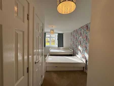 6 bedroom detached house to rent - Photo 4