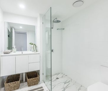 Luxury Fully Furnished - One Week Free Rent! - Photo 4