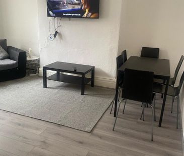 6 bedroom detached house to rent - Photo 3