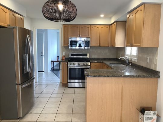 For Lease - 41 Bloom Crescent, Barrie, Ontario - Photo 1