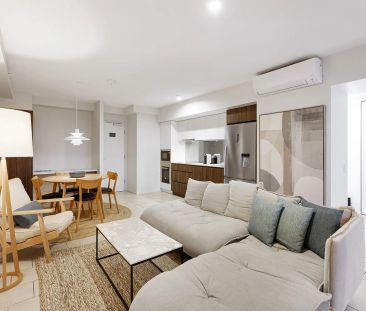 Modern furnished Mooloolaba Apartment with Panoramic Hinterland Views - Photo 2