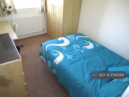 6 bedroom semi-detached house to rent - Photo 3