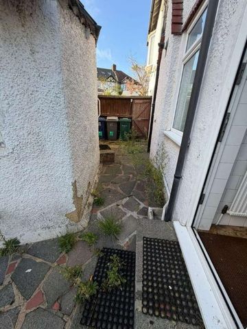 Tenterden Drive, London, NW4 - Photo 4