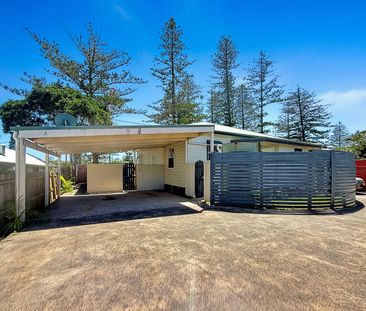 Charming Byron Beach House in the Heart of Town - Photo 5