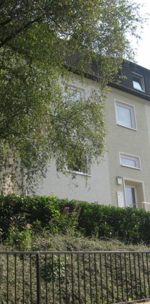 DREI-ZIMMER-DACHGESCHOSSWOHNUNG IN DER SCHULSTRASSE - Photo 1