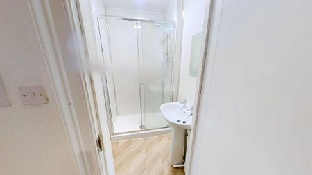 5 bedroom flat to rent - Photo 4