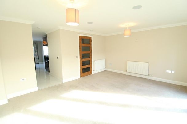 4 bedroom townhouse to rent - Photo 1