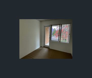 Nice 2 bedrooms unit located in heart of Eastwood. - Photo 3